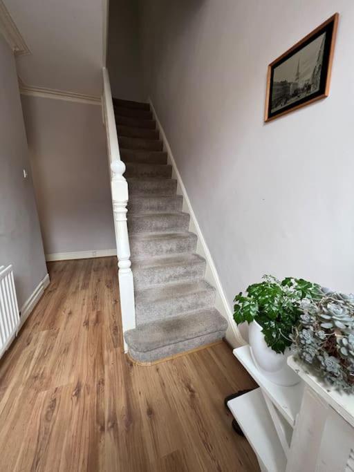 2025 Award Winner Liverpool Strawberry House - 3 Bedrooms المظهر الخارجي الصورة